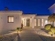 Villa for sale in Las Brisas, Nueva Andalucia