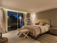 Villa for sale in Las Brisas, Nueva Andalucia