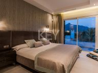 Villa for sale in Las Brisas, Nueva Andalucia