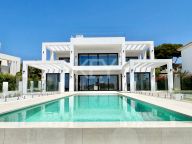 Villa for sale in Elviria, Marbella East