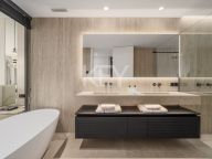 Apartment for sale in La Cerquilla, Nueva Andalucia