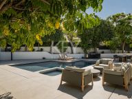 Villa for sale in Las Brisas, Nueva Andalucia