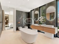 Villa for sale in Las Brisas, Nueva Andalucia