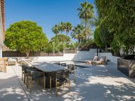 Villa for sale in Las Brisas, Nueva Andalucia