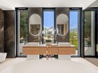 Villa for sale in Las Brisas, Nueva Andalucia