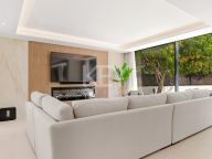 Villa for sale in Las Brisas, Nueva Andalucia