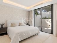 Villa for sale in Las Brisas, Nueva Andalucia