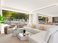 Villa for sale in Las Brisas, Nueva Andalucia