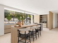 Villa for sale in Las Brisas, Nueva Andalucia