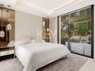 Villa for sale in Las Brisas, Nueva Andalucia