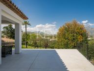 Villa for sale in Las Brisas, Nueva Andalucia