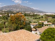 Villa for sale in Las Brisas, Nueva Andalucia