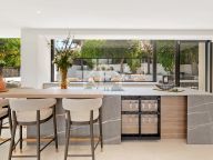 Villa for sale in Las Brisas, Nueva Andalucia