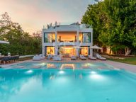 Villa for sale in Los Naranjos, Nueva Andalucia