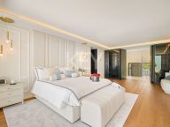Villa for sale in Los Naranjos, Nueva Andalucia
