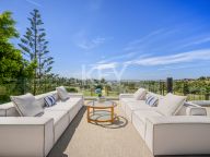 Villa for sale in Los Naranjos, Nueva Andalucia
