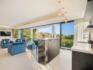 Villa for sale in Los Naranjos, Nueva Andalucia