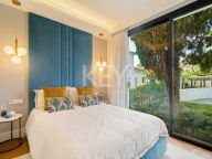 Villa for sale in Los Naranjos, Nueva Andalucia