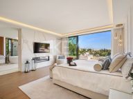 Villa for sale in Los Naranjos, Nueva Andalucia