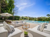 Villa for sale in Los Naranjos, Nueva Andalucia
