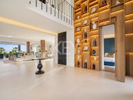 Villa for sale in Los Naranjos, Nueva Andalucia