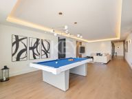 Villa for sale in Los Naranjos, Nueva Andalucia