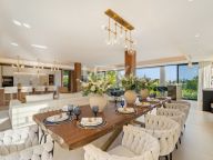 Villa for sale in Los Naranjos, Nueva Andalucia