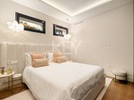 Villa for sale in Los Naranjos, Nueva Andalucia