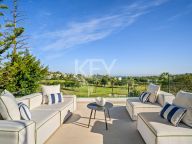 Villa for sale in Los Naranjos, Nueva Andalucia