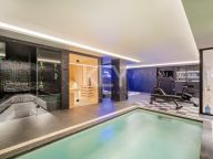 Villa for sale in Los Naranjos, Nueva Andalucia