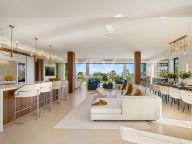 Villa for sale in Los Naranjos, Nueva Andalucia