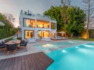 Villa for sale in Los Naranjos, Nueva Andalucia