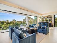 Villa for sale in Los Naranjos, Nueva Andalucia