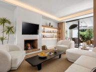 Town House for sale in Los Olivos, Nueva Andalucia