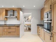 Town House for sale in Los Olivos, Nueva Andalucia
