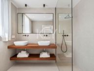 Town House for sale in Los Olivos, Nueva Andalucia
