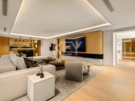 Villa for sale in Aloha, Nueva Andalucia