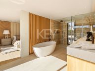Villa for sale in Aloha, Nueva Andalucia