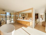 Villa for sale in Aloha, Nueva Andalucia