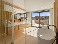 Villa for sale in Aloha, Nueva Andalucia