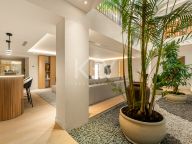 Villa for sale in Aloha, Nueva Andalucia