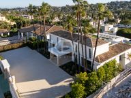 Villa for sale in Aloha, Nueva Andalucia