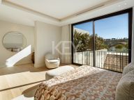 Villa for sale in Aloha, Nueva Andalucia