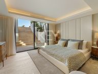 Villa for sale in Aloha, Nueva Andalucia