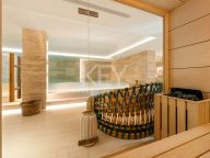 Villa for sale in Aloha, Nueva Andalucia