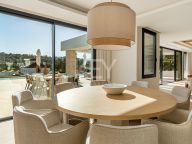 Villa for sale in Aloha, Nueva Andalucia