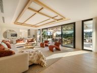 Villa for sale in Aloha, Nueva Andalucia