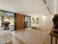 Villa for sale in Aloha, Nueva Andalucia