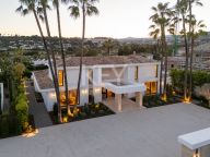 Villa for sale in Aloha, Nueva Andalucia