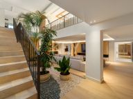 Villa for sale in Aloha, Nueva Andalucia